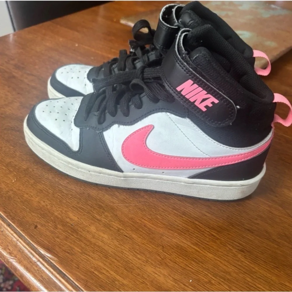 Nike High-Top Court Borough Mid 2 Sneakers - White, Black & Pink 5Y 37.5 - Picture 3 of 6